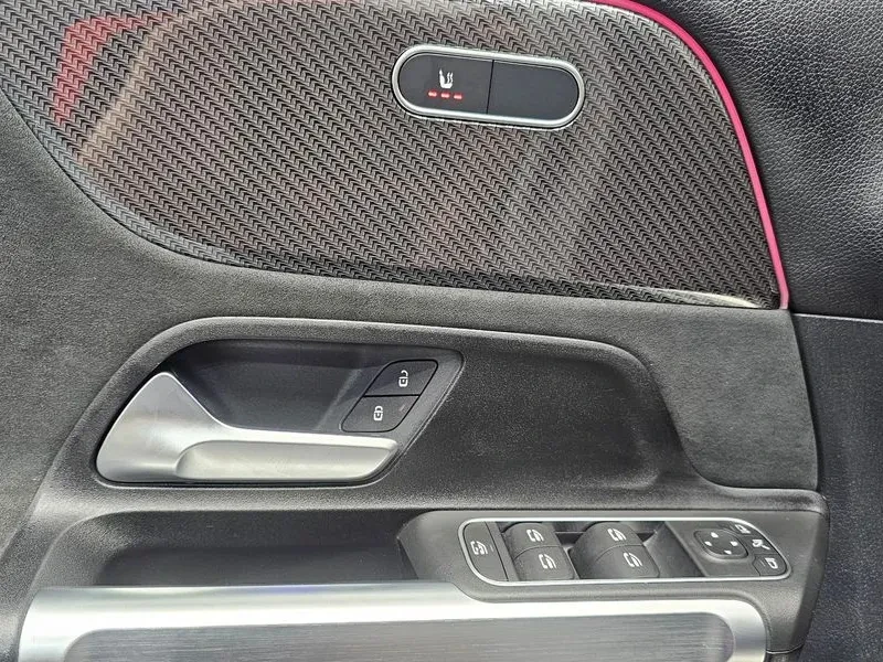 Mercedes-Benz GLB 250 4MATIC, снимка 15 - Автомобили и джипове - 55010360