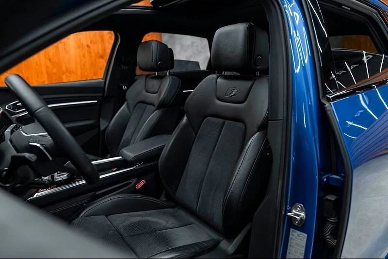 Audi Q8 55 e-tron Quattro DISTRONIC HUD  , снимка 4 - Автомобили и джипове - 55934521