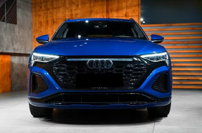 Audi Q8 55 e-tron Quattro DISTRONIC HUD  , снимка 2 - Автомобили и джипове - 55934521
