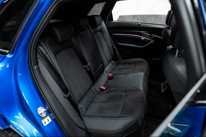 Audi Q8 55 e-tron Quattro DISTRONIC HUD  , снимка 7 - Автомобили и джипове - 55934521