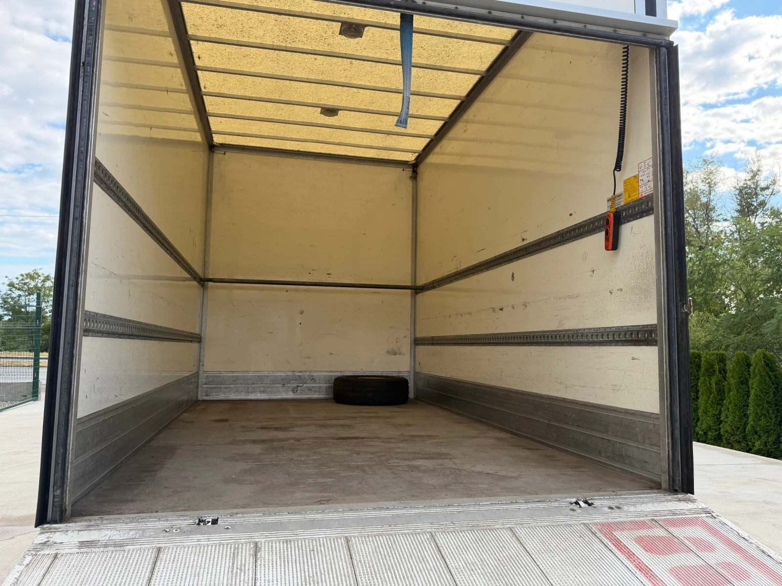 VW Crafter Климатик/Падащ борд, снимка 7 - Бусове и автобуси - 56106452