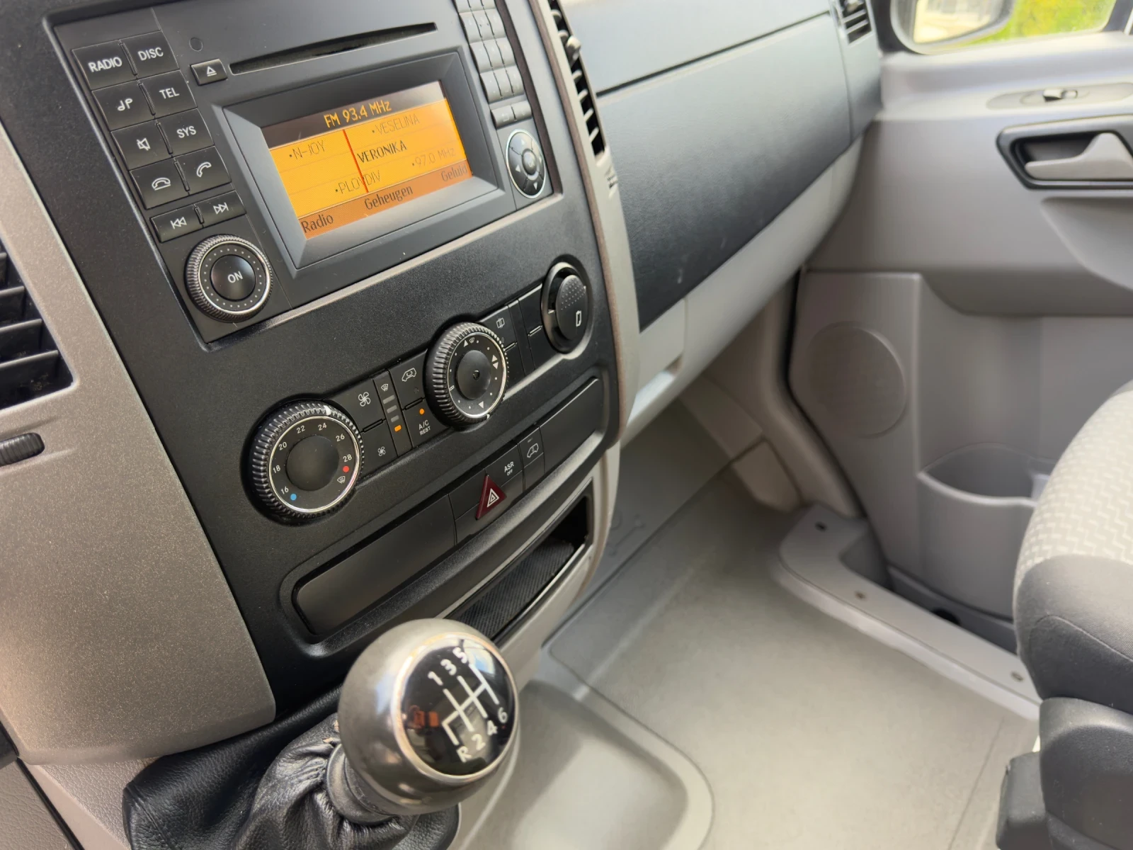VW Crafter Климатик/Падащ борд, снимка 12 - Бусове и автобуси - 56106452