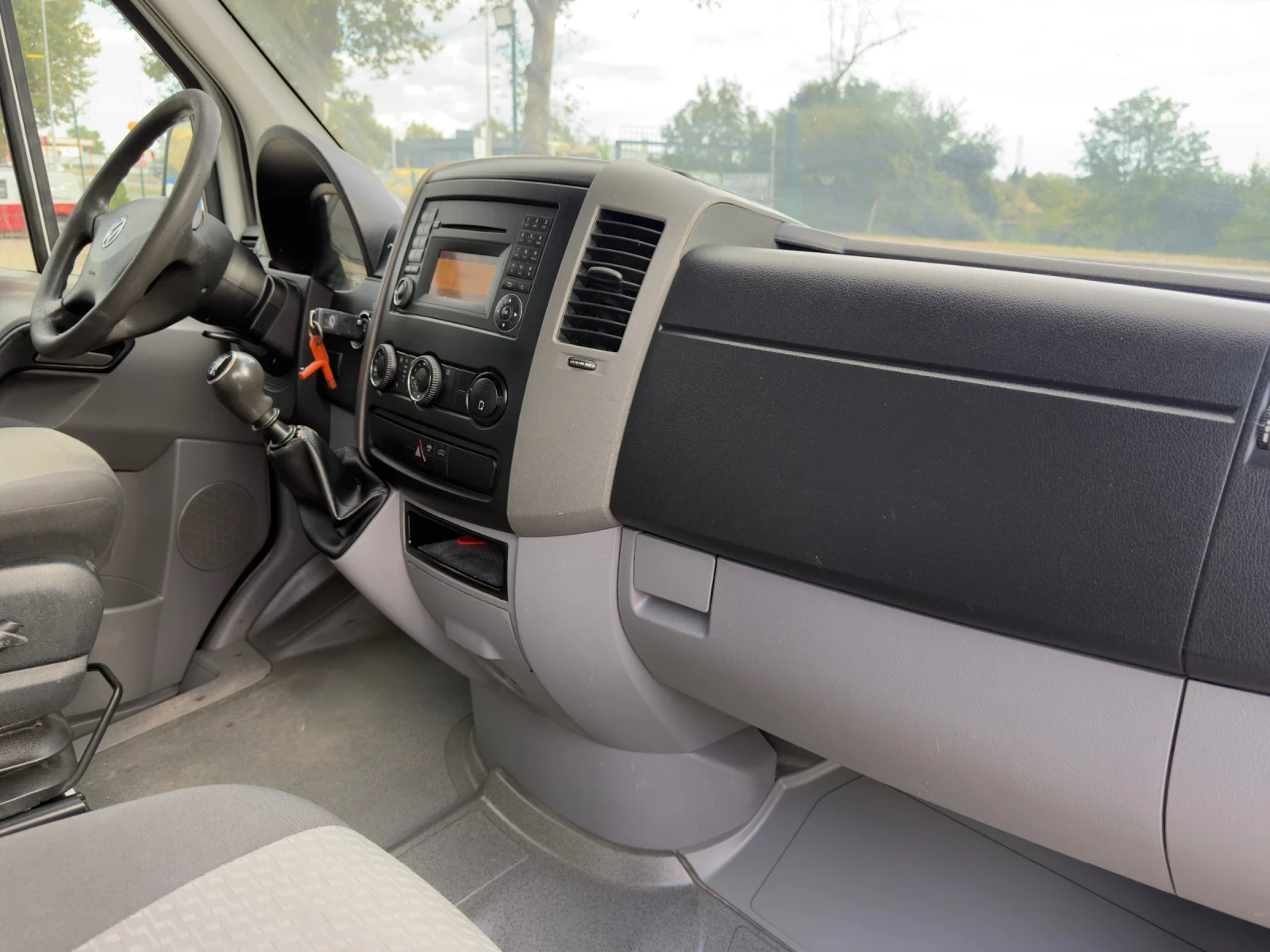 VW Crafter Климатик/Падащ борд, снимка 15 - Бусове и автобуси - 56106452