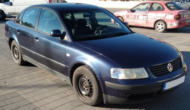 VW Passat, снимка 1 - Автомобили и джипове - 48082268