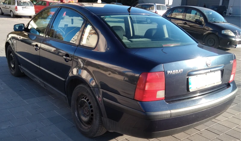 VW Passat, снимка 3 - Автомобили и джипове - 48082268