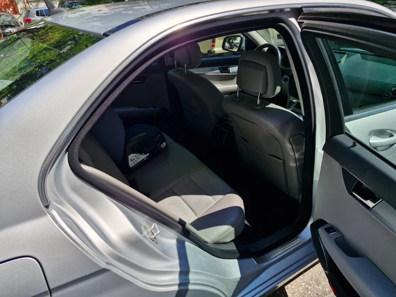 Mercedes-Benz C 200, снимка 6 - Автомобили и джипове - 50256776
