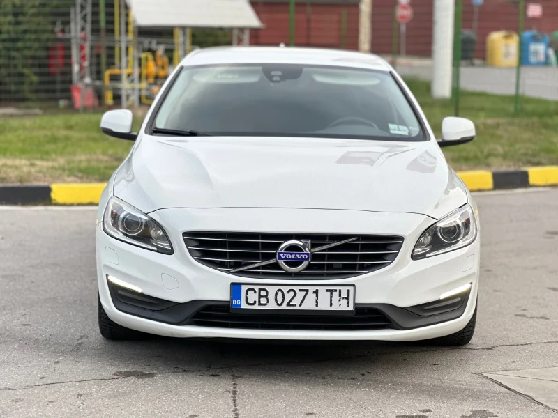 Volvo V60 2.0d Avtomatik* Navigacia* Ksenon* Koja, снимка 3 - Автомобили и джипове - 52631841