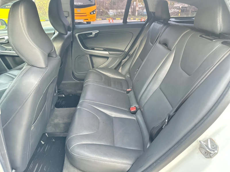 Volvo V60 2.0d Avtomatik* Navigacia* Ksenon* Koja, снимка 13 - Автомобили и джипове - 52631841