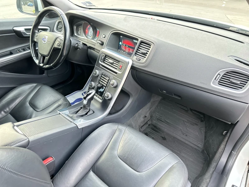 Volvo V60 2.0d Avtomatik* Navigacia* Ksenon* Koja, снимка 14 - Автомобили и джипове - 52631841