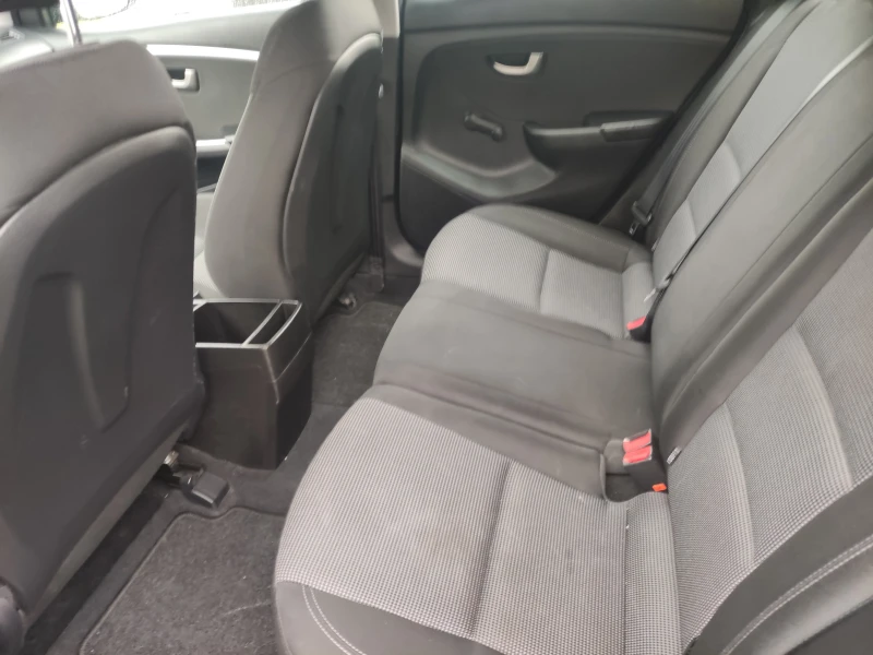 Hyundai I30 1.4 като нов всичко платено, снимка 11 - Автомобили и джипове - 53377180