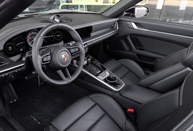 Porsche 911 Carrera 4 GTS Cabrio = Active Suspension= Гаранция, снимка 9 - Автомобили и джипове - 45435002