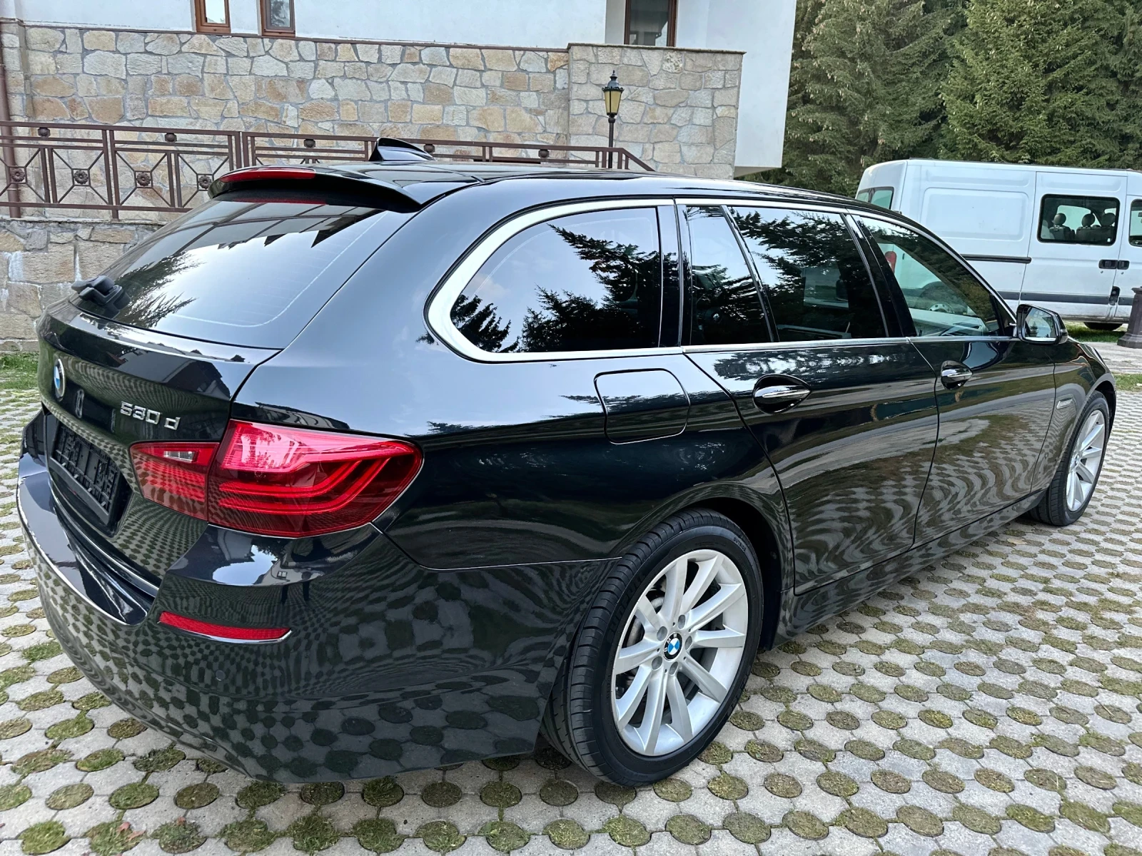 BMW 530 X-Drive * Facelift * Head UP * Distronic * Панорам - изображение 3