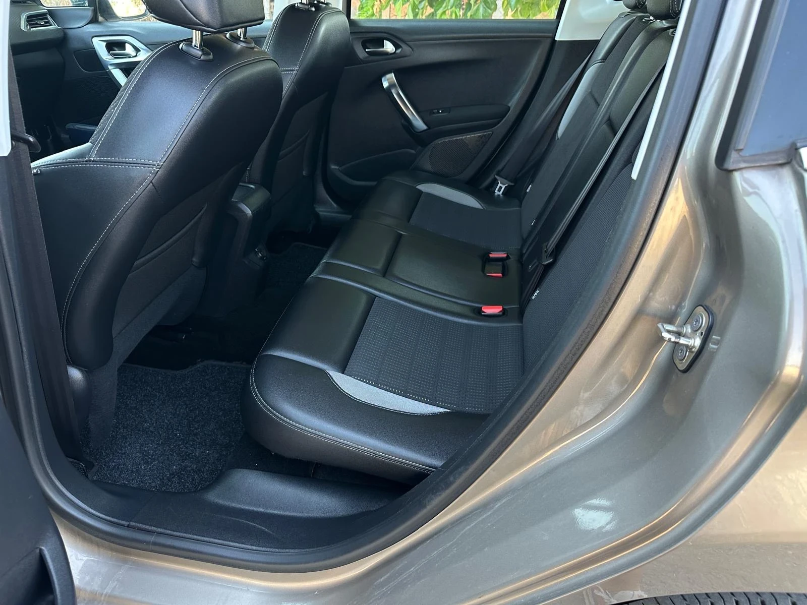 Peugeot 2008 1.6e-Hdi * ALLURE*  - изображение 8