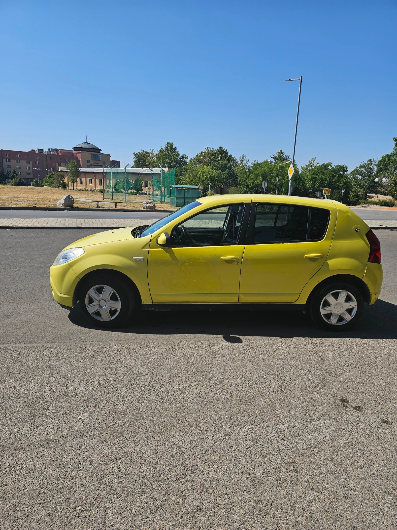 Dacia Sandero  - изображение 2