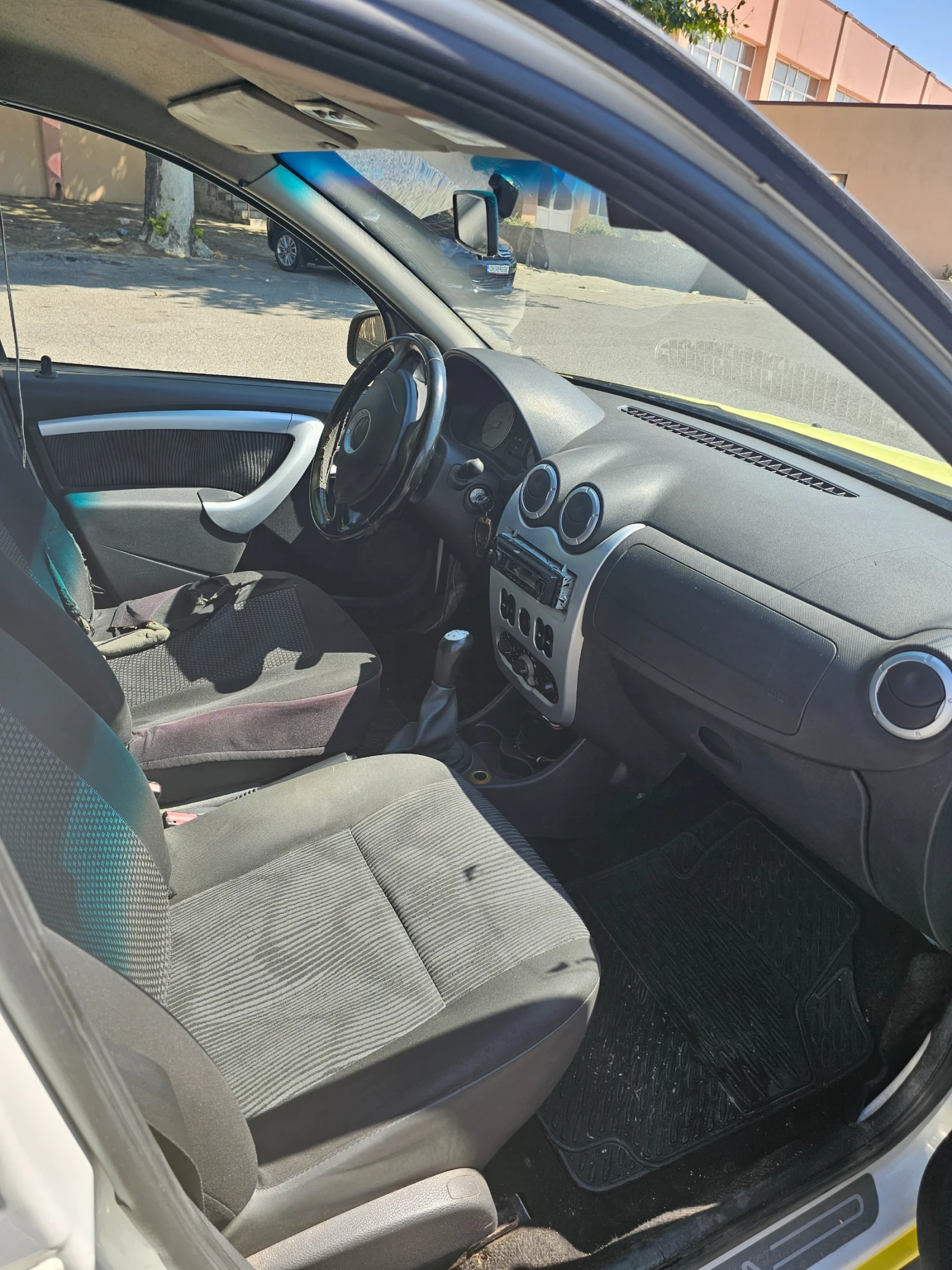Dacia Sandero  - изображение 6