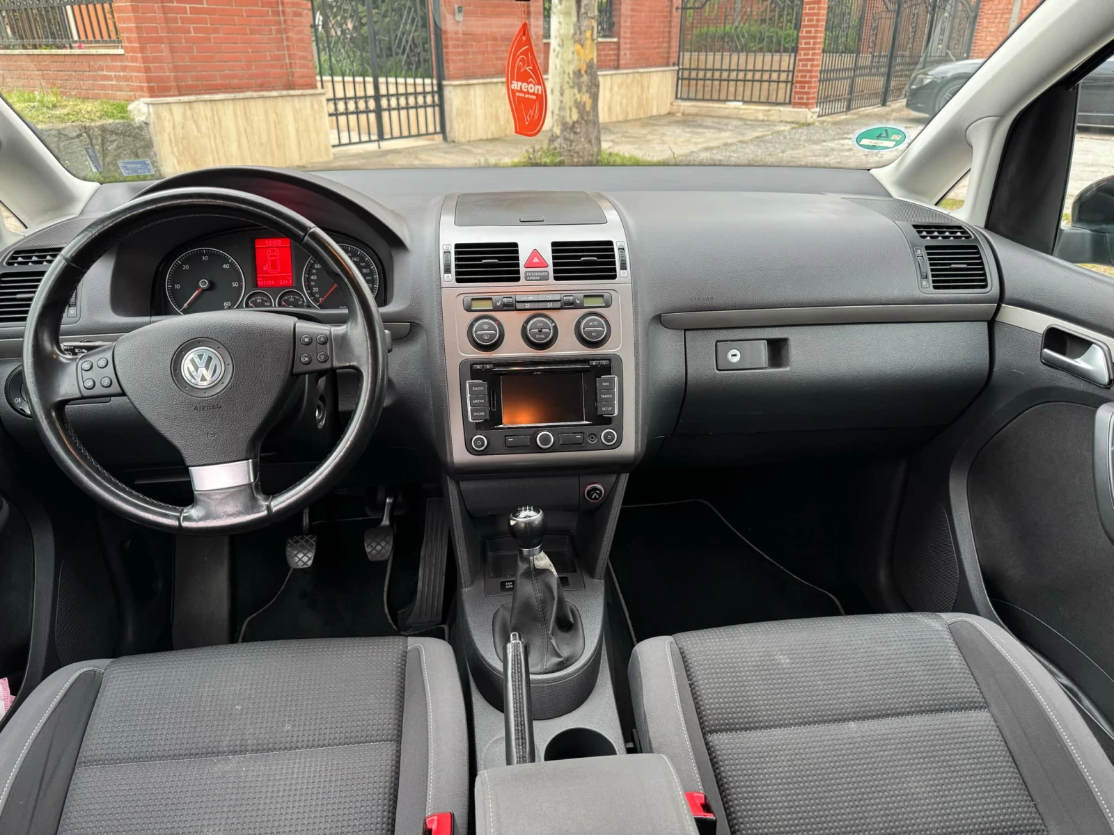 VW Touran 1.9 TDI Freestyle, снимка 7 - Автомобили и джипове - 54114336