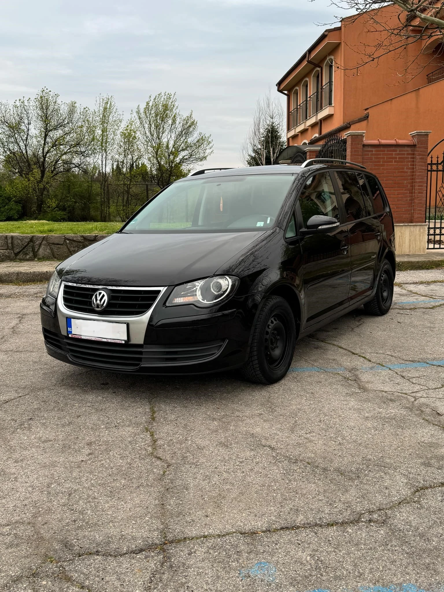 VW Touran 1.9 TDI Freestyle, снимка 2 - Автомобили и джипове - 54114336