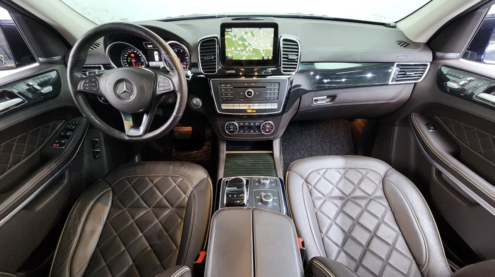 Mercedes-Benz GLS 500 Amg line/ОБДУХ/ТЕЛЕВИЗОРИ/DESIGNO/HARMAN/360/FULL, снимка 7 - Автомобили и джипове - 54123064