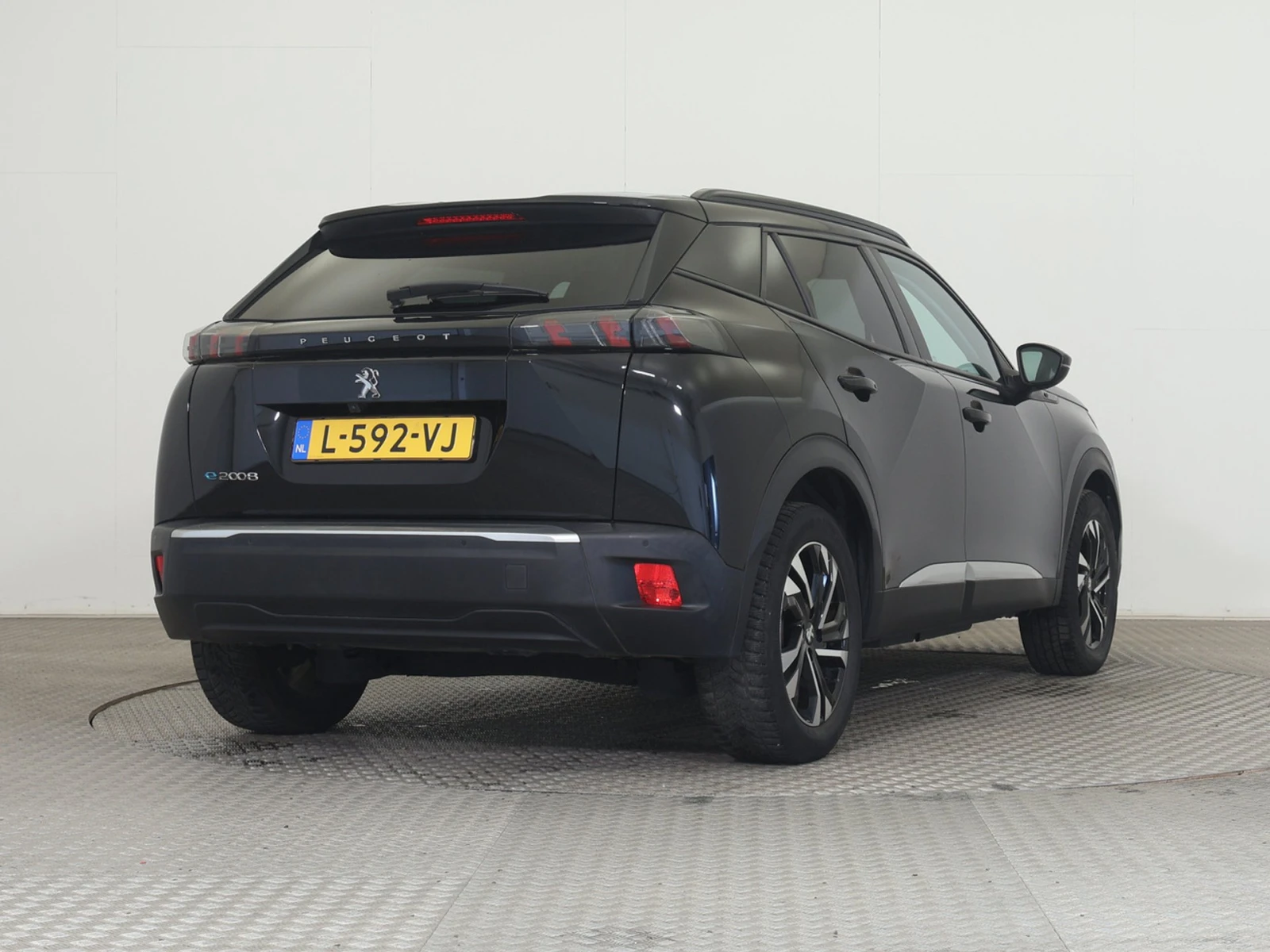 Peugeot 2008 50 kWh Allure Pack, снимка 3 - Автомобили и джипове - 54253362