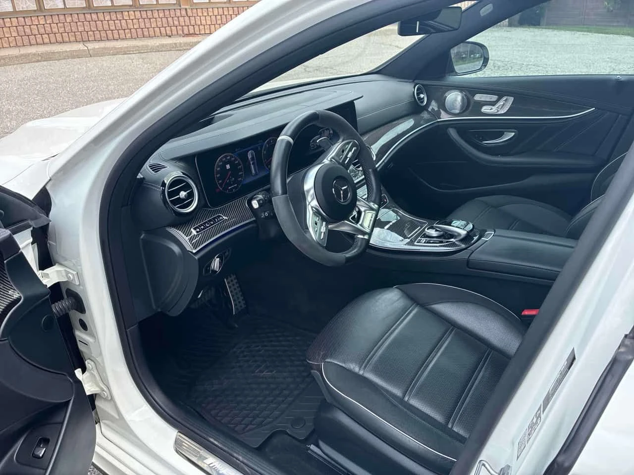 Mercedes-Benz E 63 AMG S * CARFAX * HEAD UP * ОБДУХВАНЕ * 360 * BURMESTER, снимка 5 - Автомобили и джипове - 55241199