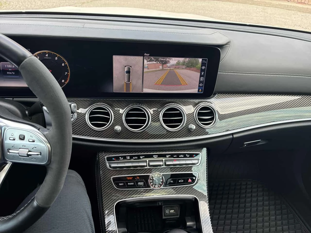 Mercedes-Benz E 63 AMG S * CARFAX * HEAD UP * ОБДУХВАНЕ * 360 * BURMESTER, снимка 9 - Автомобили и джипове - 55241199