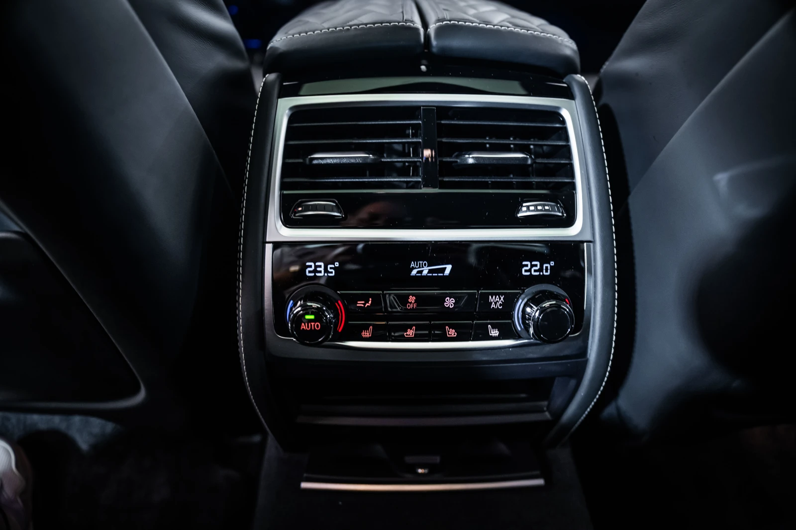 BMW 750 i xDrive * Individual* Msport* B&W* 360, снимка 15 - Автомобили и джипове - 55832644