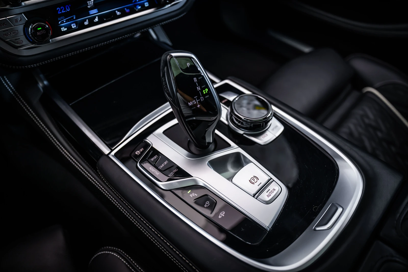 BMW 750 i xDrive * Individual* Msport* B&W* 360, снимка 10 - Автомобили и джипове - 55832644