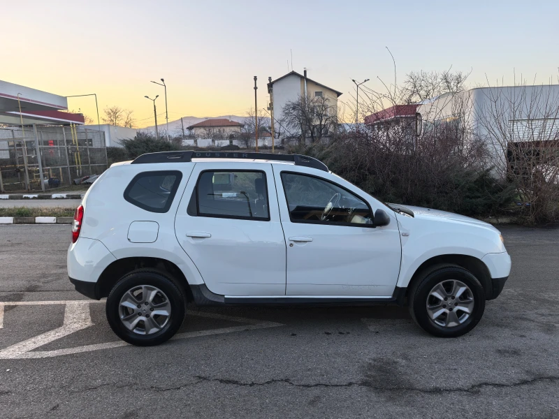 Dacia Duster Gaz  1.6, снимка 8 - Автомобили и джипове - 48625571