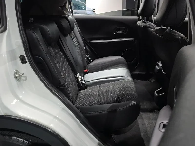 Honda Hr-v 1.8, снимка 11 - Автомобили и джипове - 56353531