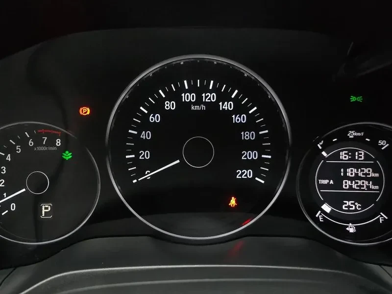 Honda Hr-v 1.8, снимка 8 - Автомобили и джипове - 56353531