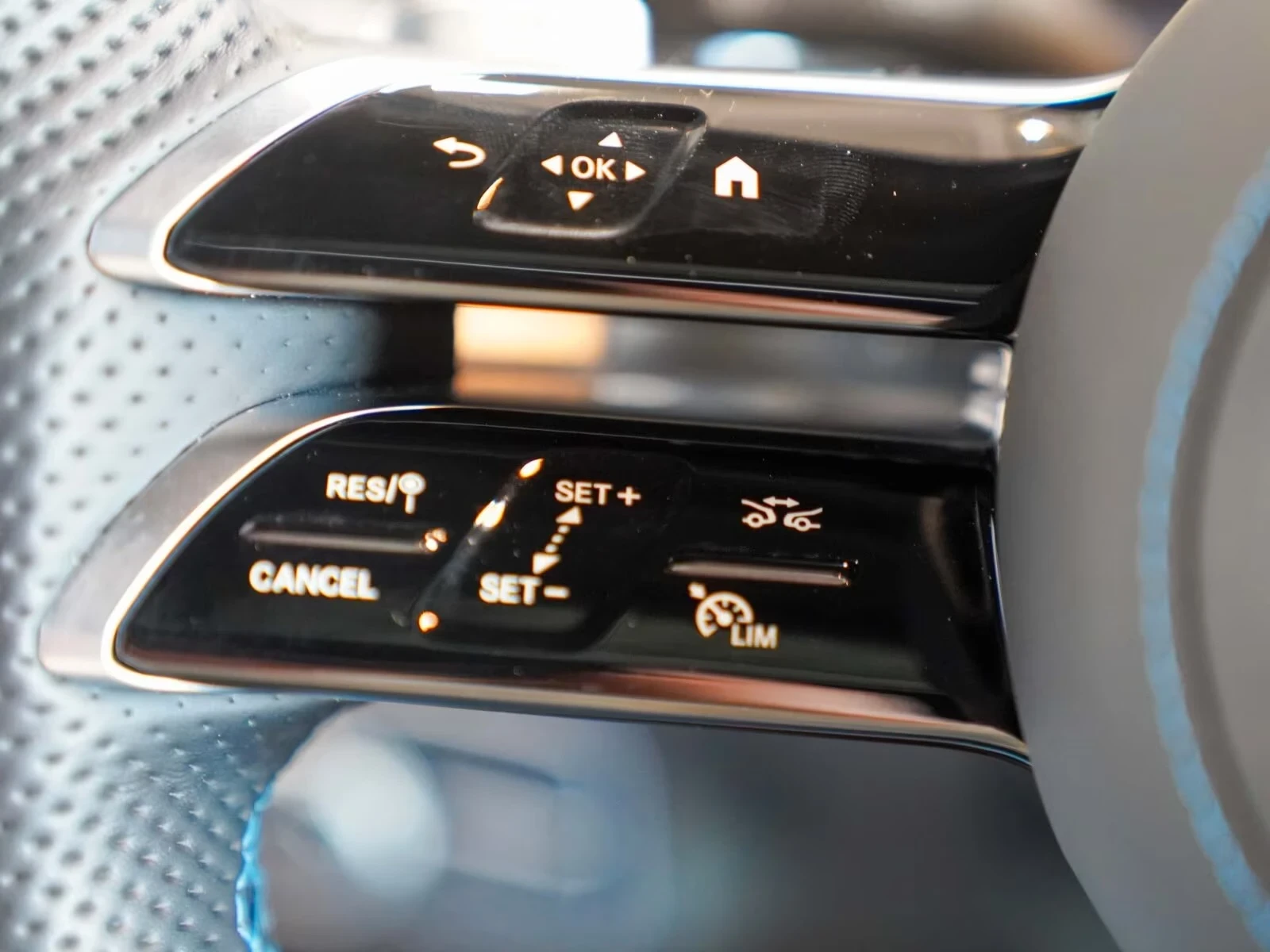 Mercedes-Benz G 580 AMG SUPERIOR TV Massage Keyless Winter Pack Plus, снимка 10 - Автомобили и джипове - 54423537
