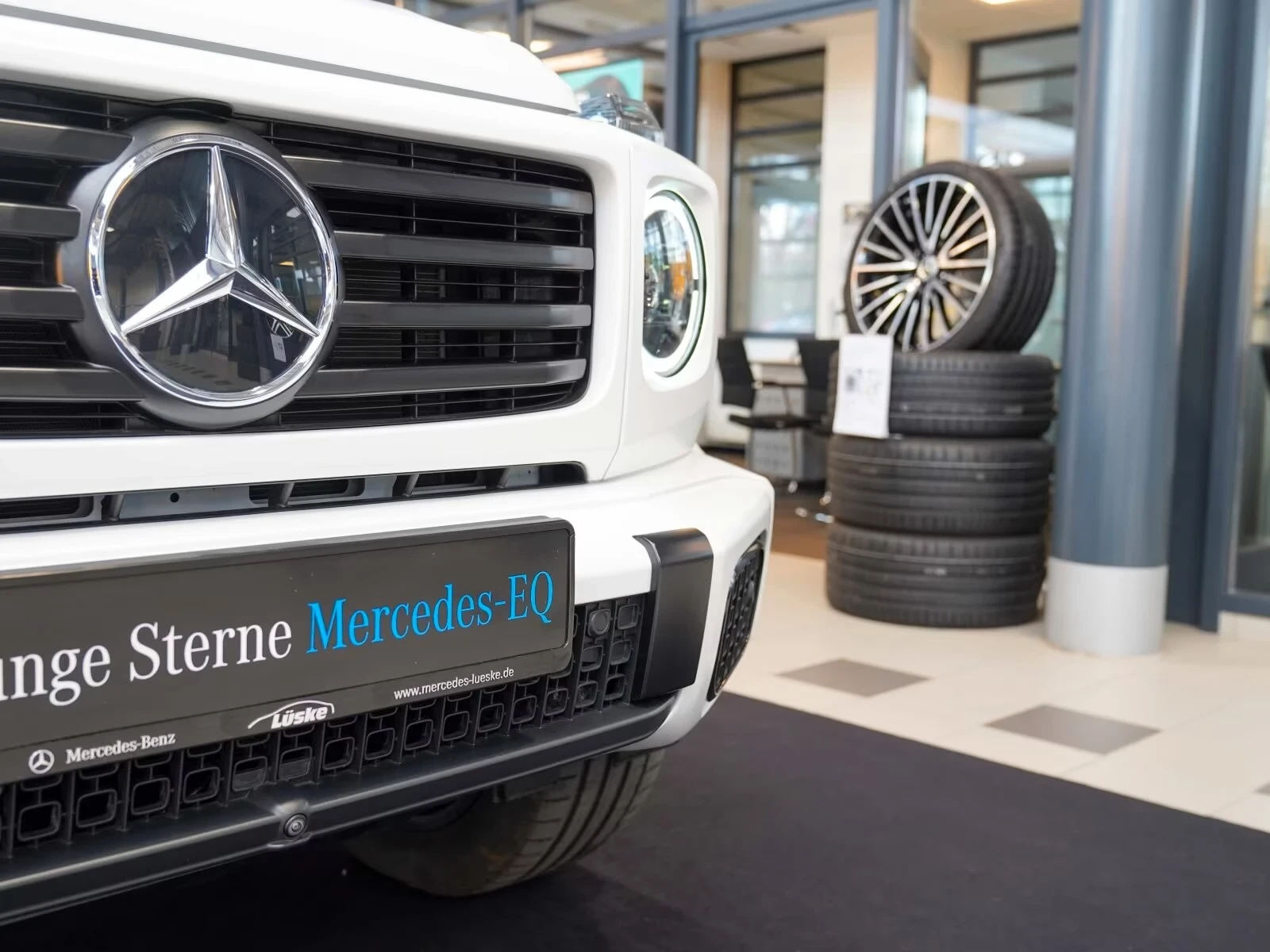 Mercedes-Benz G 580 AMG SUPERIOR TV Massage Keyless Winter Pack Plus, снимка 4 - Автомобили и джипове - 54423537