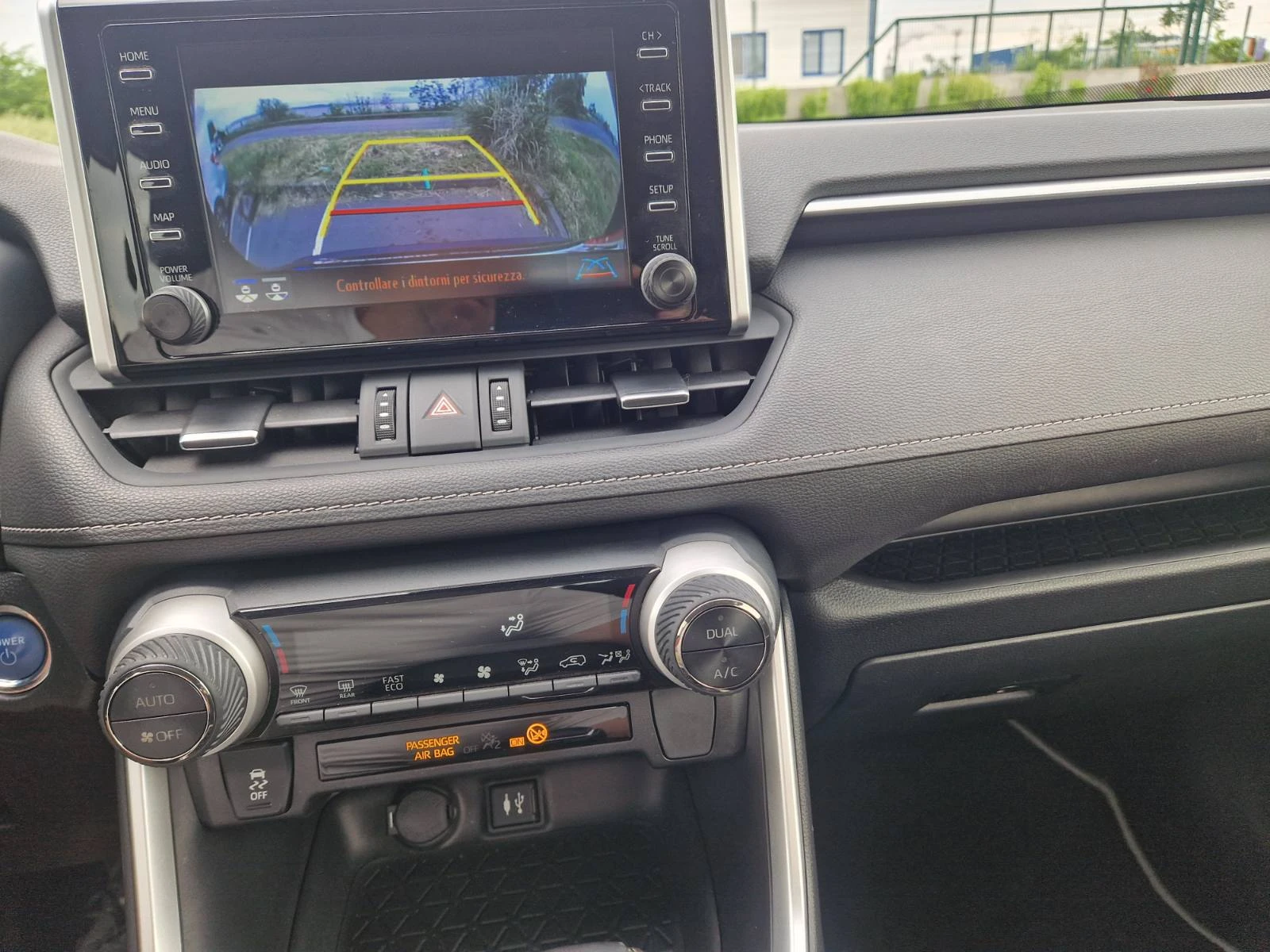 Toyota Rav4 2.5 Hybrid 4x2, снимка 14 - Автомобили и джипове - 54628345