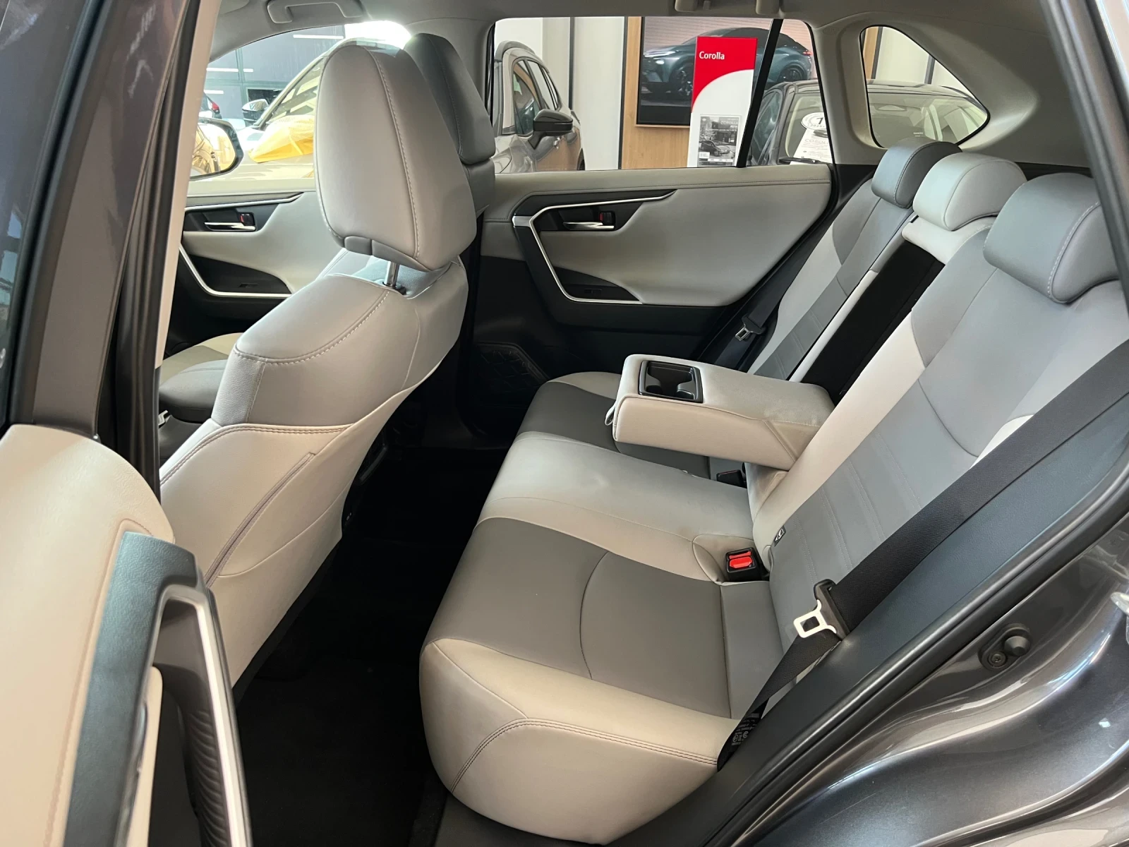 Toyota Rav4 Luxury, снимка 9 - Автомобили и джипове - 55153388