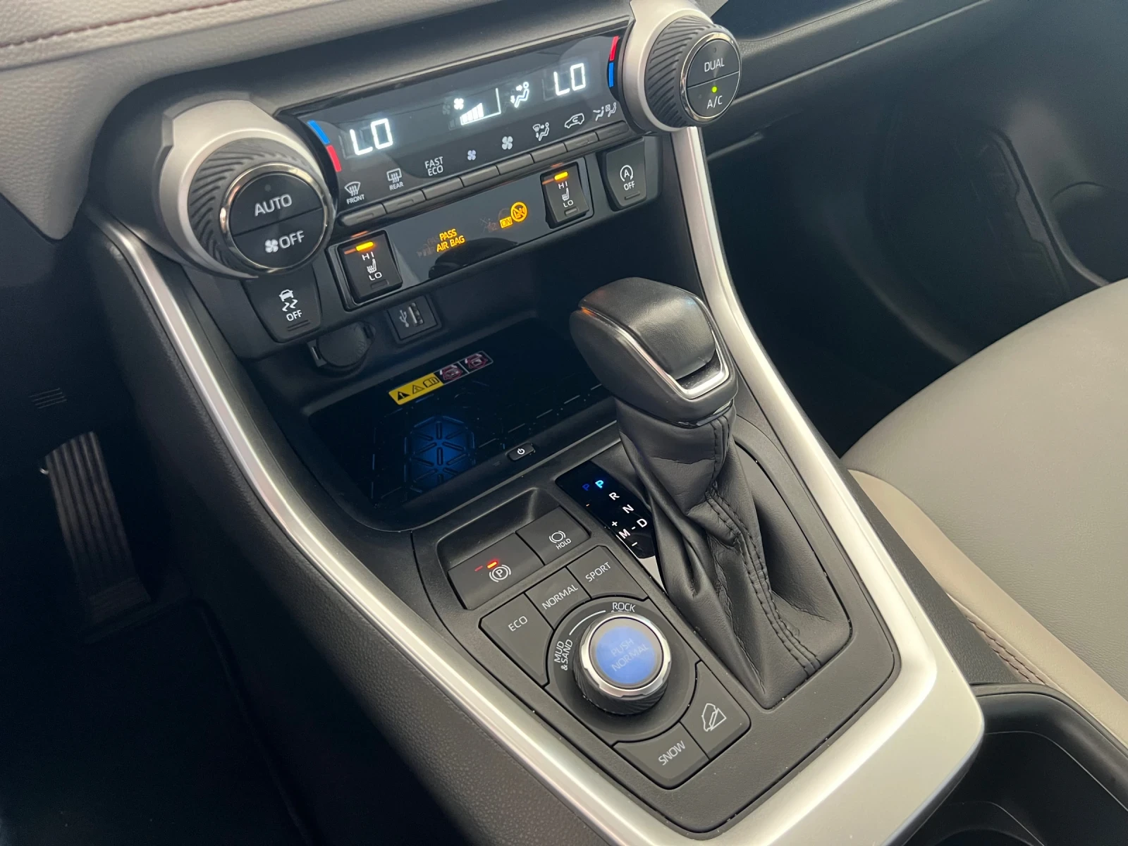 Toyota Rav4 Luxury, снимка 12 - Автомобили и джипове - 55153388