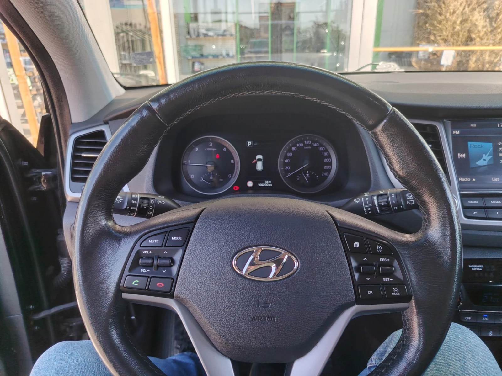 Hyundai Tucson Premium, снимка 8 - Автомобили и джипове - 55224536