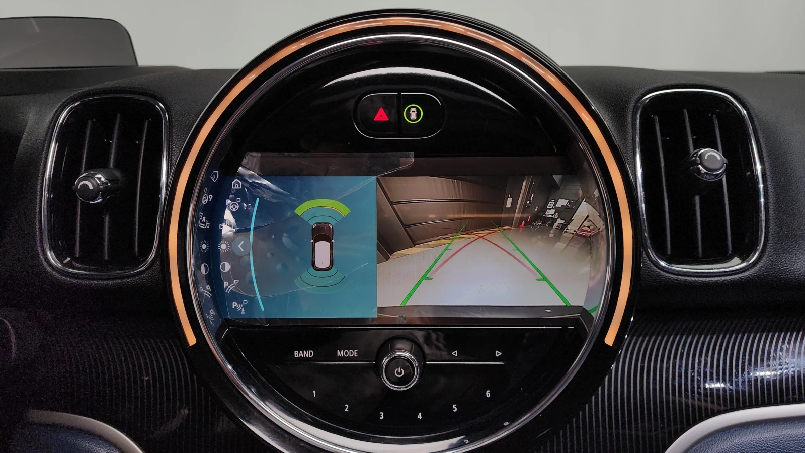 Mini Countryman HUD* ЕЛ. БАГАЖНИК* ПОДГРЕВ ВОЛАН* ЛЮК* КРАЙНА ЦЕНА, снимка 14 - Автомобили и джипове - 55318884