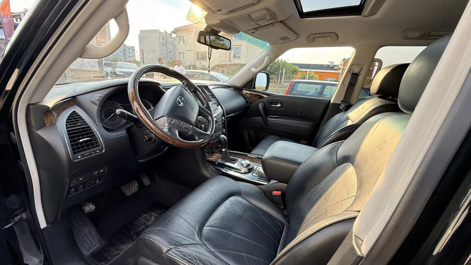 Infiniti QX56  5.6 V8 4x4   ПЪЛЕН ФУЛ ЕКСТРИ   ГАЗ, снимка 8 - Автомобили и джипове - 56047789