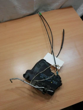 Брава врата предна дясна Тойота Рав4 08г.