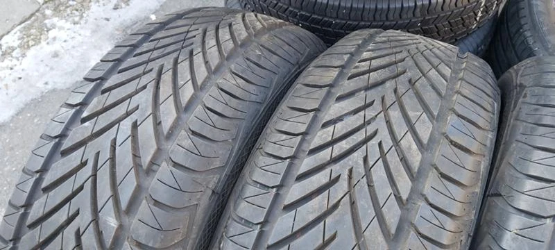 Гуми Летни 235/65R17, снимка 2 - Гуми и джанти - 31947707