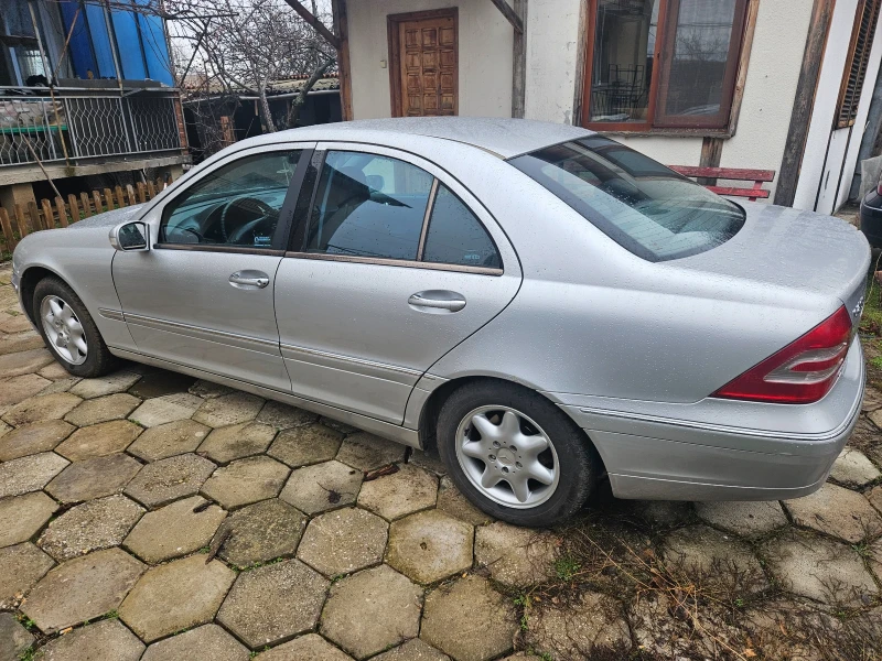 Mercedes-Benz C 200, снимка 2 - Автомобили и джипове - 52671414