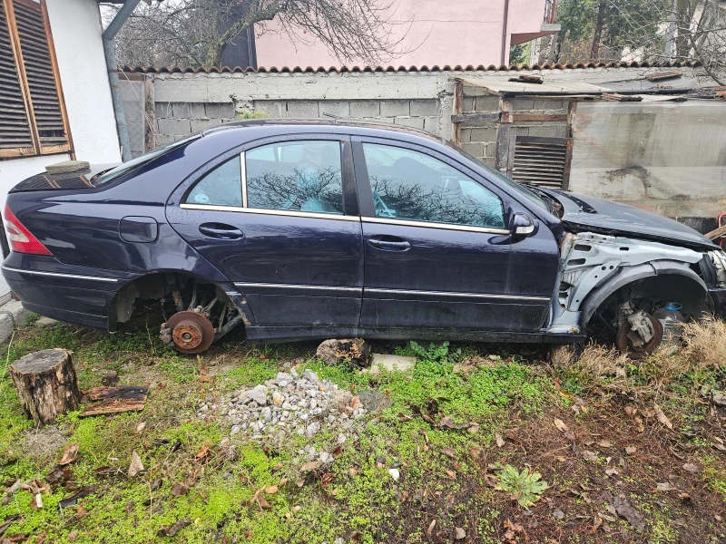 Mercedes-Benz C 200, снимка 11 - Автомобили и джипове - 52671414