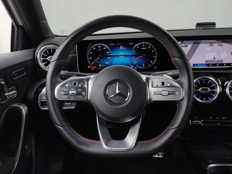Mercedes-Benz A 220 SEDAN AMG Line, снимка 13 - Автомобили и джипове - 55175310