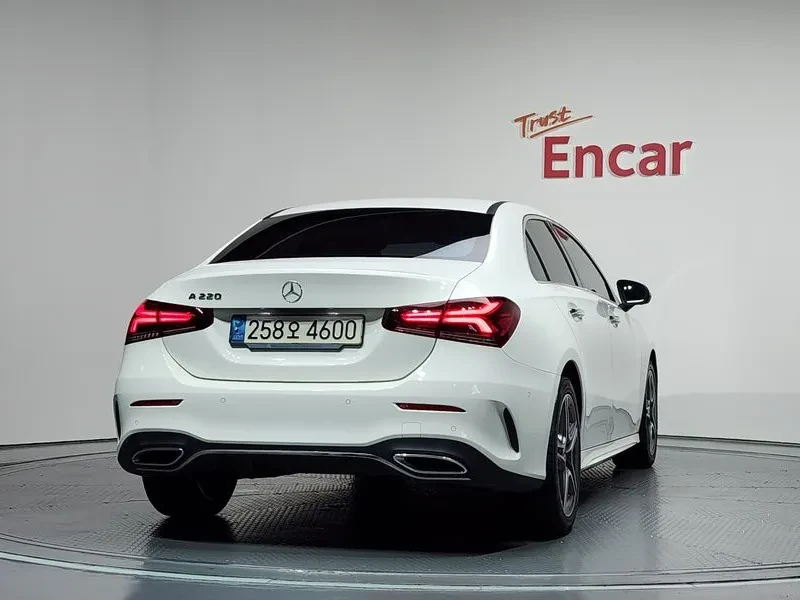 Mercedes-Benz A 220 SEDAN AMG Line, снимка 4 - Автомобили и джипове - 55175310