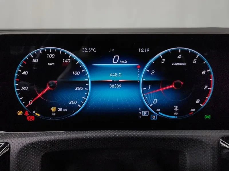 Mercedes-Benz A 220 SEDAN AMG Line, снимка 8 - Автомобили и джипове - 55175310