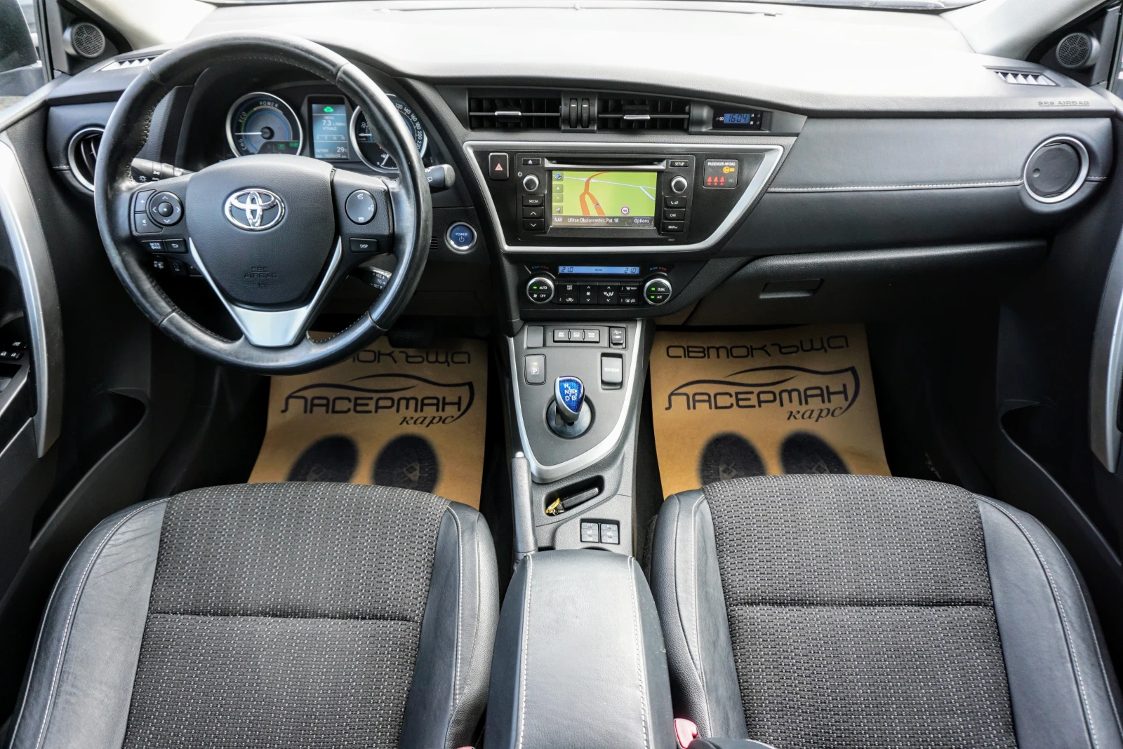 Toyota Auris 1.8H LOUNGE - изображение 8