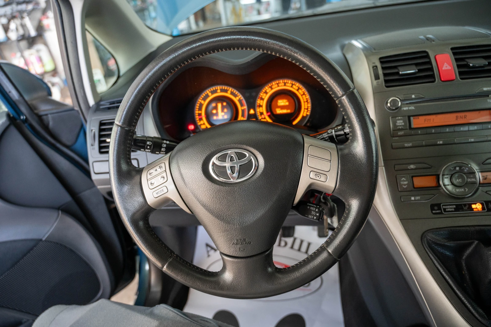 Toyota Auris 1.6* 124кс* бензин - изображение 10