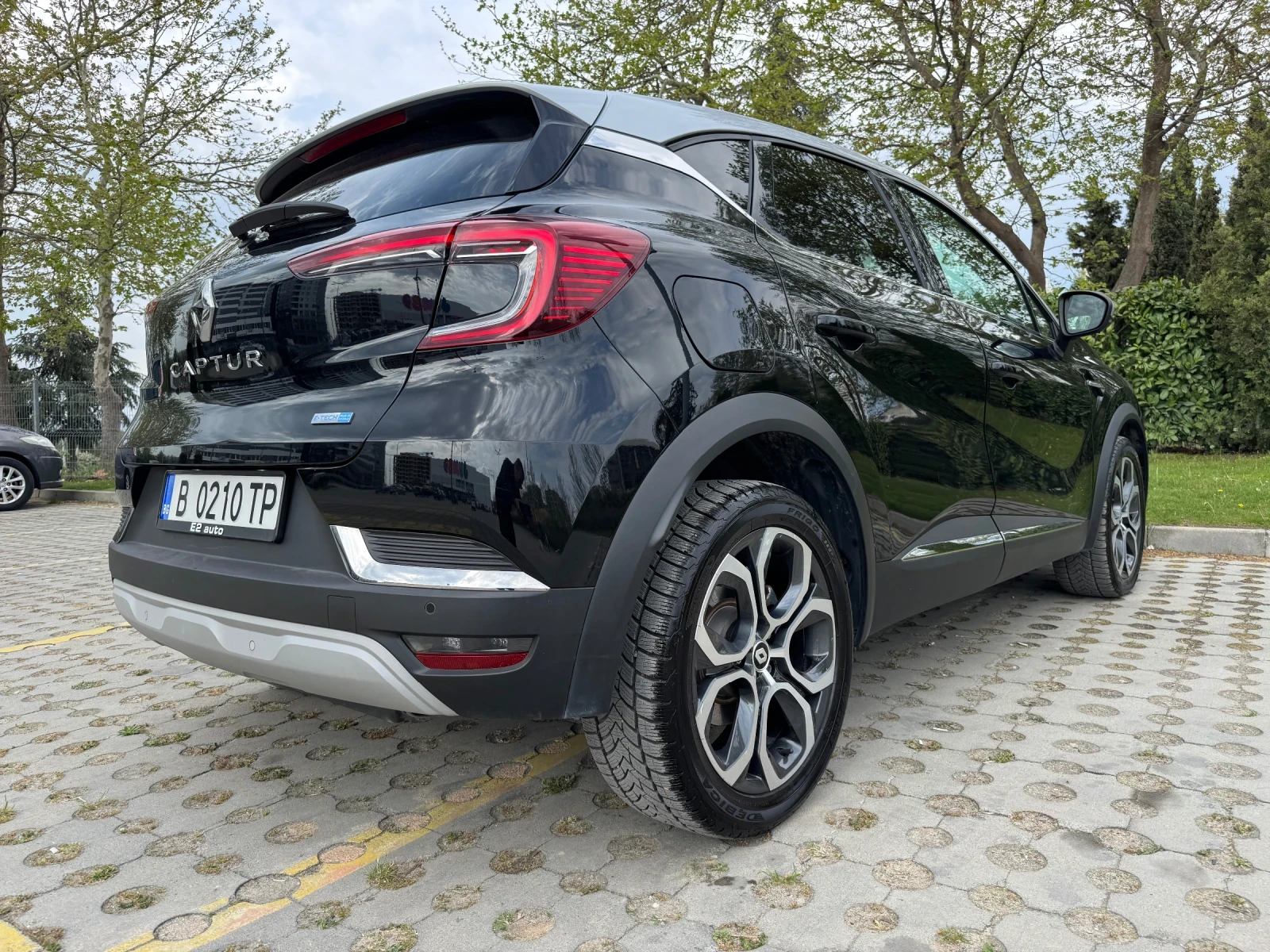 Renault Captur Plug-in Hybrid - изображение 8