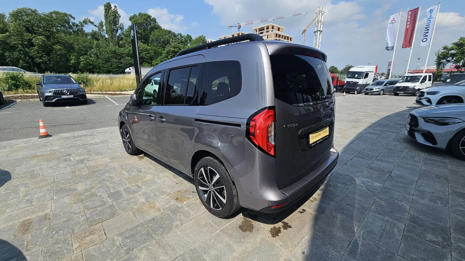 Mercedes-Benz T-класа 180d - изображение 8