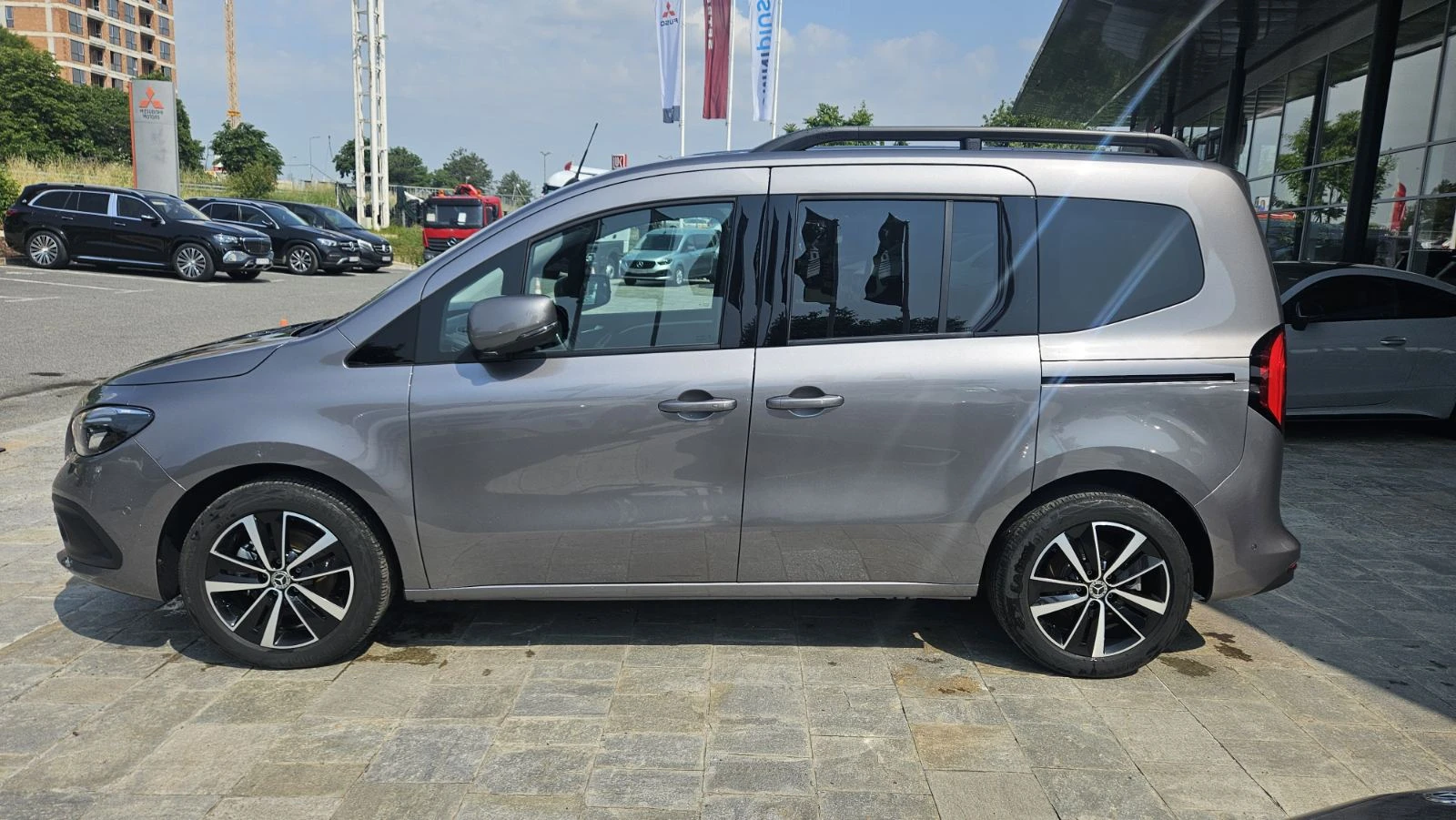 Mercedes-Benz T-класа 180d - изображение 5